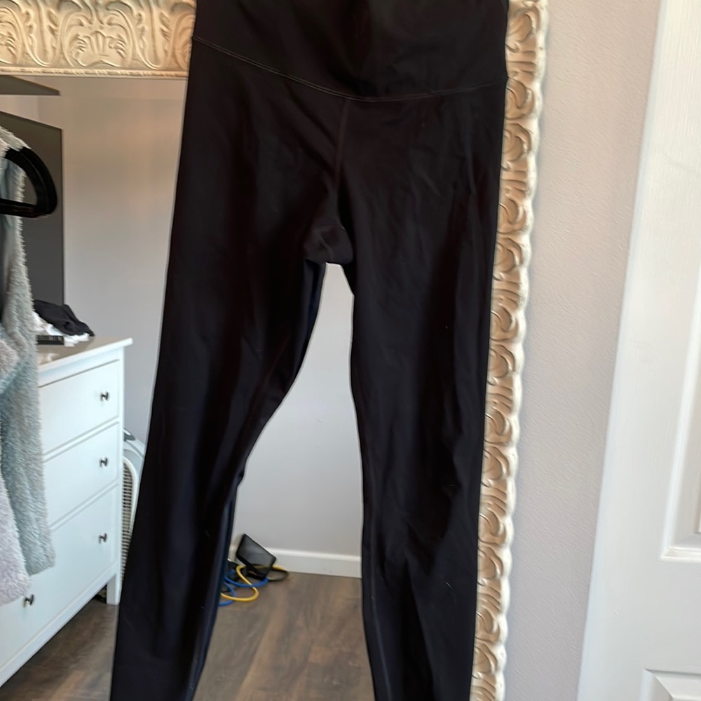 Everlane. Perform/Regular. Black leggings. Size S